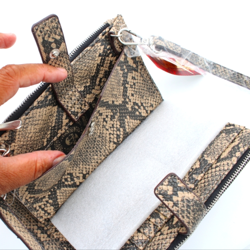 Carlos by Carlos Santana Snakeskin Wallet Crossbody – NWT - Picture 6 of 6